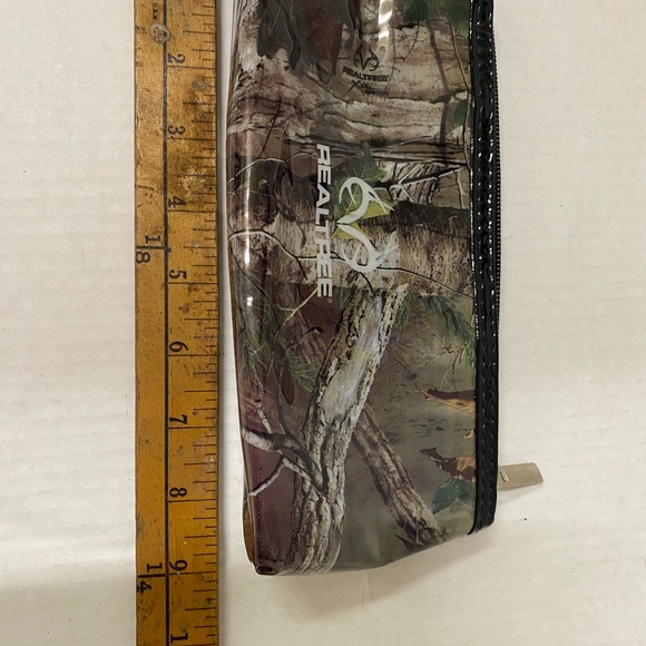 Realtree multi use case with shiny camouflage exterior perfect for small tools - Picture 6 of 6